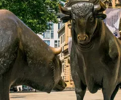 Deutsche Börse verzeichnet erheblichen Volatilitätsschub durch Iran-Konflikt und Tech-Schwankungen