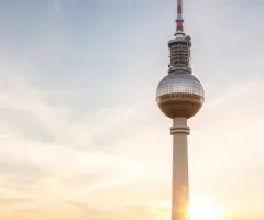 Freenet schwimmt dank Waipu.TV weiter auf der Erfolgswelle!