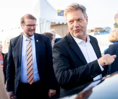 Habeck will Markt für Elektroautos ankurbeln
