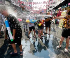 Wasserfest Songkran in Thailand: Touristenzahlen brechen ein