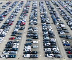 VW-Konzernabsatz sinkt weiter - USA und China belasten