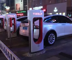 Tesla stoppt in Zollstreit Order von zwei Modellen in China