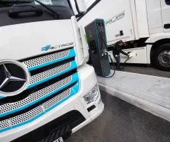 Daimler Truck und Hannover Rück kommen in den Dax