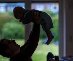 Nach Geburt: SAP stellt Väter sechs Wochen bezahlt frei