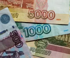 Rubel auf Rekordtief: Russische Notenbank greift ein