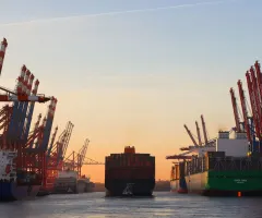 Verdi-Warnstreik legt Hamburger Hafen lahm