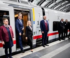 Stufenlos und besserer Empfang – Bahn stellt ICE L vor