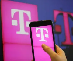 Deutsche Telekom hebt Prognose an