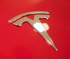 Tesla überzeugt Geschworene in «Autopilot»-Prozess