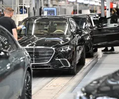 Sparkurs bei Mercedes - Gewerkschaft ruft zu Protest auf