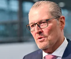 Streit um Arbeitszeiten - Arbeitgeberpräsident für Reform
