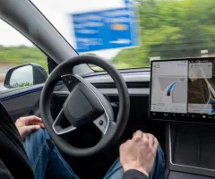 Tesla benennt nach Kritik Assistenzsystem in Europa um