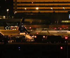 Sorge um Kerosin-Nachschub: Lufthansa tankt auswärts