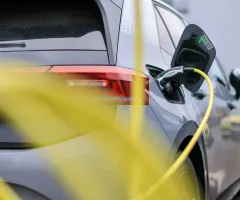 Mehr als 50 Millionen Euro für E-Auto-Prämien - Tesla vorne