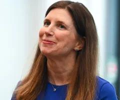 Commerzbank hält trotz Gewinnrückgang an Jahresziel fest