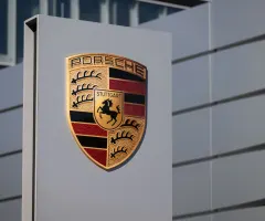 Porsche-Börsengang gelingt trotz schwieriger Vorzeichen