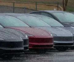 Tesla droht einmonatiger Verkaufsstopp in Kalifornien