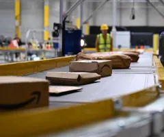 Amazon zahlt Mitarbeitern mehr Geld - Verdi bleibt kritisch
