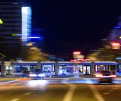 Hohe Spritpreise treiben Fahrgäste zu Bus und Bahn