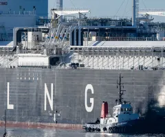 Spezialschiff für LNG-Terminal vor Rügen eingetroffen