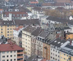 Rund jeder Siebte zahlt mehr als halben Monatslohn für Miete