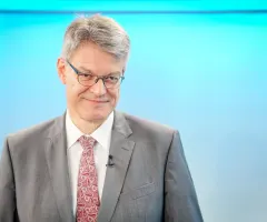 Schnieder für festen Preismechanismus beim Deutschlandticket