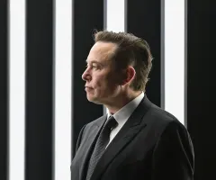 Tesla stellt Musk Aktien für eine Billion Dollar in Aussicht