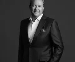 The Estée Lauder Companies gibt Ernennung von Mark Loomis zum Leiter des Bereichs Nordamerika bekannt