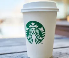 Starbucks nah am 1-Jahrestief – Dividendenstar im Angebot?