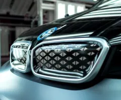 Weder Volkswagen noch Mercedes-Benz: 2 Dinge, die die BMW-Aktie viel attraktiver machen!