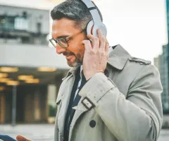 Finanznachrichten direkt auf die Ohren – der ideas Börsennews-Podcast