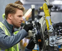 US-europäische Zollkonflikt: Mercedes Benz, Gerresheimer und Allianz in der Analyse