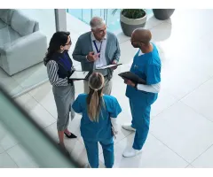 Universal Health Services – Prognoseanhebung treibt Aktie in Richtung der Rekordhochs