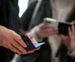 Bewährungsprobe für neuen Apple-Chef - Verkaufsstart des iPhone Duo