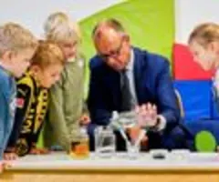 Zahl der Elterngeld-Bezieher in Deutschland sinkt erneut deutlich