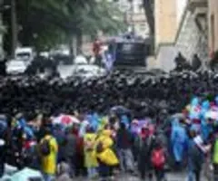 Tass - 20 Festnahmen bei erneuten Protesten in Georgien