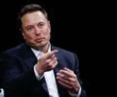 Tesla-Chef Musk tritt bei neuer Fabrik in Mexiko auf die Bremse