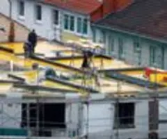 Zahl der Neubauwohnungen sinkt 2024  - "Bagger müssen wieder rollen"