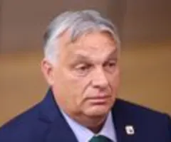 Orban zu Gesprächen in Kiew - Russland greift Flugplätze an