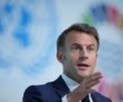 Macron will nach Messerattacke an Schule Altersgrenze für Social Media