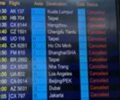 Fluggesellschaften bringen Jets in Hongkong vor Taifun in Sicherheit