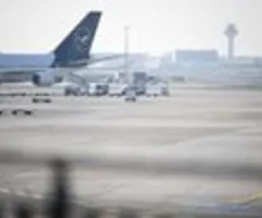 Lufthansa-Personal am Boden und im Cockpit fordert mehr Geld