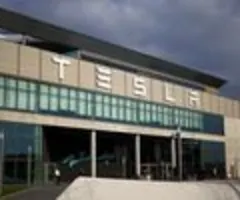 Versorger - Tesla-Werk in Grünheide wieder am Netz