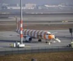 Airline Condor halbiert Konzernverlust und will Flotte ausbauen
