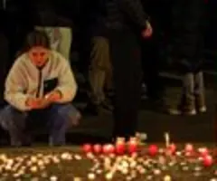 Verzweifelte Suche nach Brand in Skiort - Erstes Opfer identifiziert