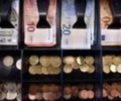 Deutsche halten wegen hoher Inflation Geld zusammen - Achten stark auf Rabatte