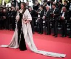 Bollywood-Stars gegen YouTube - Sehen Persönlichkeitsrechte in KI-Filmen verletzt