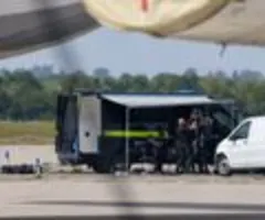 "Zeit": Drohne am Flughafen Leipzig prallte gegen Flugzeug-Tragfläche