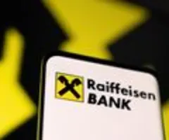 Höhere Abgaben und Vorsorgen belasten Österreichs Raiffeisen Bank