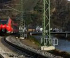 Bahn legt erstes Tarif-Angebot vor - Lokführer kritisieren lange Laufzeit